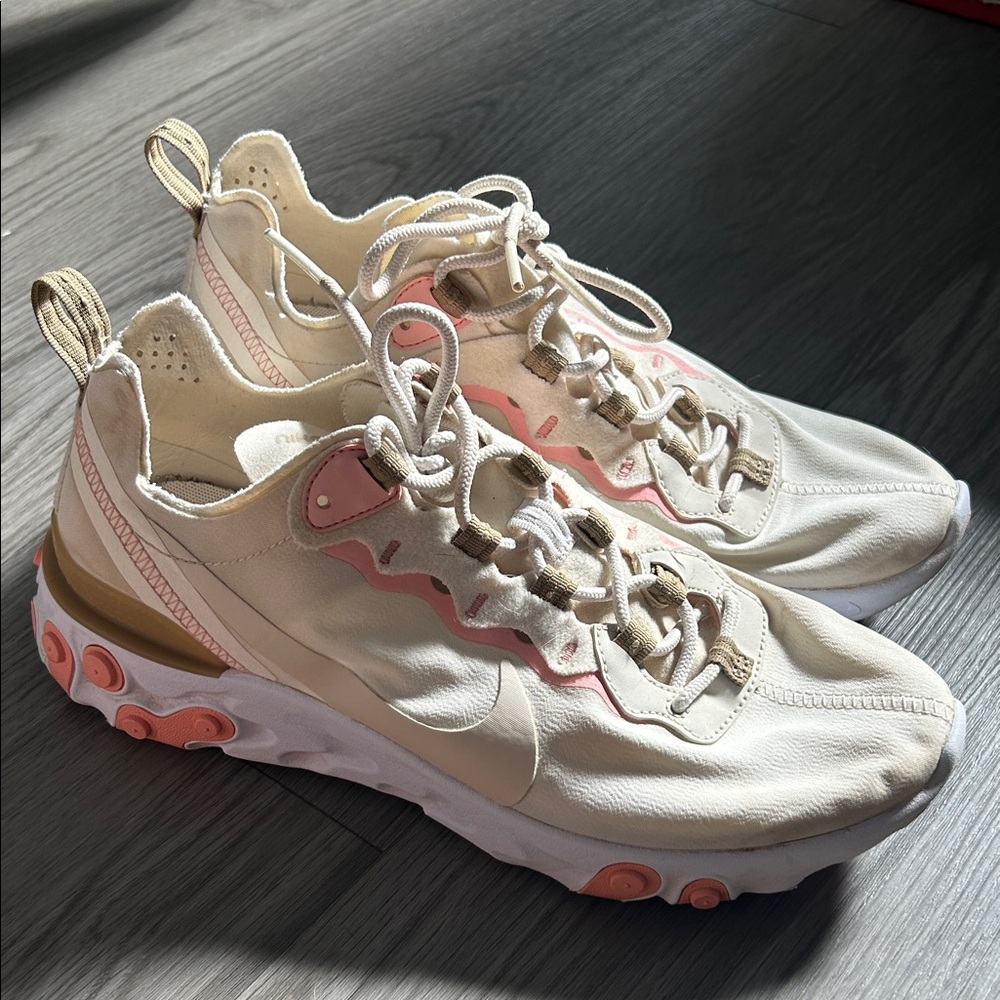 Nike Women's React Element 55